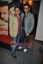 Rohit Roy, Shamir Tandon at Mittal Vs Mittal film music launch in Cest la Vie on 26th Feb 2010 (14).JPG
